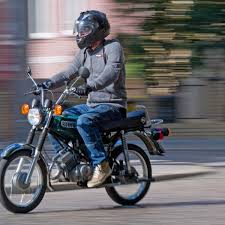 Doch dieses ist nicht zwangsläufig erst mit dem 18. Moped Fuhrerschein Jetzt Schon Ab 15 Jahren Der Spiegel