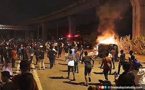 Beberapa suspek kes rusuhan di kuil sri maha mariamman, usj 25, minggu lalu dibawa ke lokasi kejadian. Pictures Of Suspected Rioters To Be Displayed Again In Adib Probe Free Malaysia Today Fmt