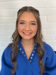 Elizabeth Deans's Instagram, Twitter & Facebook