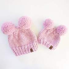 New On The Blog Free Double Pom Hat Pattern Plus A Video Tutorial Showing How I Attach Them So They Dont Budge F Baby Hats Knitting Knitted Hats Girls Knit Hat