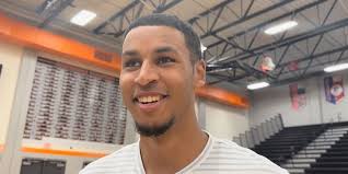 It's special being back': Kris Murray returns to Cedar Rapids to watch his  jersey be retired