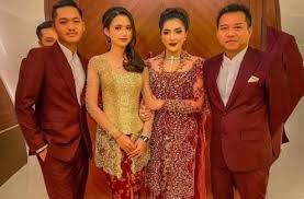 Aurel hermansyah (penyanyi, perempuan, l. Iepfz4nsrqnz9m