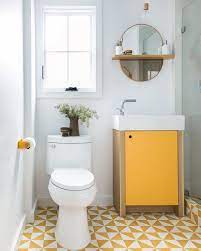 Bom Dia Banheiro Super Claro E Alegre Adorei O Movel Da Pia Madeira E Amarelo Cai Bem Ne Proje Yellow Bathrooms Bathroom Interior Bathroom Interior Design