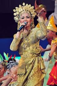 To date, she has garnered more than 200 local awards as well as international awards. Siti Nurhaliza Wikipedia