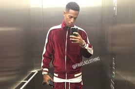 .dennis aogo (former bundesliga and national team player) asking whether he was their token black guy (he likely wanted to text someone working at sky, where aogo works as a pundit) (i.imgur.com). Vfb Stuttgart Dennis Aogo Und Sein Faible Fur Aufzuge Vfb Stuttgart Stuttgarter Zeitung