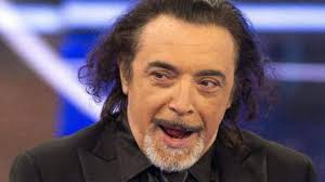 Antonino nino frassica (born 11 december 1950) is an italian actor, comedian and television personality. Chi E Nino Frassica Eta Moglie Vita Privata E Carriera Dell Attore Siciliano