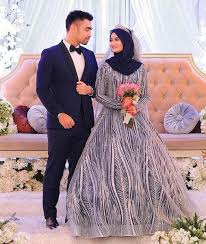 Baju pengantin menjadi hal paling pokok dan hal yang paling utama dibicarakan ketika akan melakukan proses pernikahan. Pakej Perkahwinan Lengkap Galeri Busana Pengantin Penambah Seri