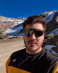 King of the Night 👑 Atravessei o tempo e fui convidado pro baile mais  elegante do ano. Olá, #HalloweenDaSephora ❄️🧊 @sephorabrasil