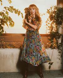 Jul 06, 2018 · stevie nicks may be recognized as one of the most iconic female singers in rock 'n' roll, but a new book focusing on the fleetwood mac vocalist is attempting to demystify the star. Good Day Sunshine On Instagram Still Living In The Season Of Summer Not Autumn Just Yet Stevie Nicks Style Stevie Nicks Stevie Nicks Fleetwood Mac