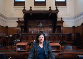 Berikut akan menguraikan peran lembaga lembaga pengendalian sosial berdasarkan tugasnya. 7 Peranan Lembaga Pengendalian Sosial Di Masyarakat