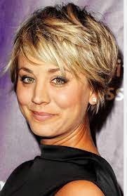 Kaley Cuoco Coupe De Cheveux Coupe De Cheveux Courte Cheveux Courts