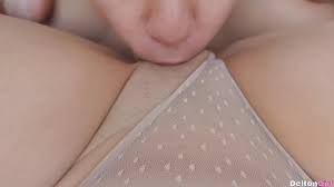 Me toco la vagina enfrente de mi amigo para excitarlo y que me chupe el  coño - XNXX.COM