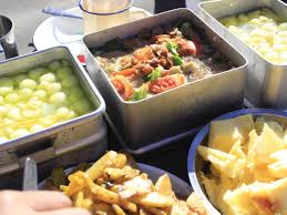 Setelah mandi, dia juga minta mama yang pakaikan dia baju, lalu minta disuapin. Bingung Menyusun Menu Makanan Untuk Kemah Inilah Panduan Lengkapnya