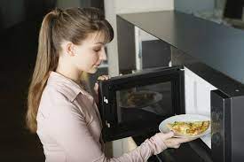 Cuisine : 15 Erreurs À Éviter Lorsqu'on Utilise Son Micro-Onde
