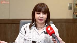 On the 1st, sandara park posted a picture on in the picture, sandara park has on 'apple hair,' where she tied the front. Park Bom Sandara Park Short Hair Youtube