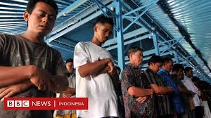 Beginilah cara berbakti kepada orang tua. Virus Corona Mui Keluarkan Fatwa Penyelenggaraan Ibadah Di Tengah Wabah Covid 19 Bbc News Indonesia