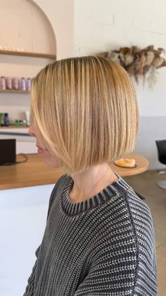The French bob is perfect for adding sophistication and texture to your hair with its sleek, jaw-length cut. Click the link in our bio to see how this classic style can instantly