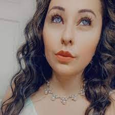 Alicia Houle's Instagram, Twitter & Facebook