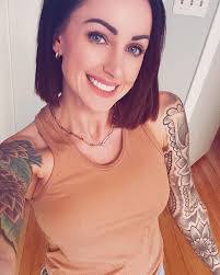 Sarah Anthony's Instagram, Twitter & Facebook