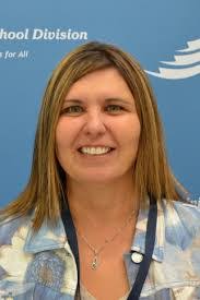 Carolyn Dickson's Instagram, Twitter & Facebook