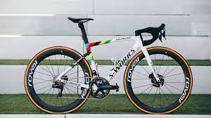 Van der breggen komt sinds 2017 uit voor het boels dolmans cycling team, dat sinds 2021 doorgaat met een nieuwe hoofdsponsor onder de naam team sd worx. Specialized S Rainbow Stripe Tarmac Sl7 Cyclingnews