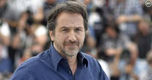 Du lundi au jeudi à 22h. France Inter Edouard Baer Arrete Lumieres Dans La Nuit Nadia Daam Le Remplace Puremedias