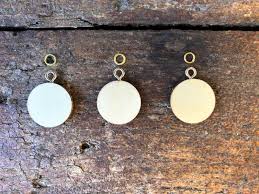 Wie ihr die ganz ohne binden herstellen könnt, zeige ich euch hat euch mein kranz gefallen? Diy Choker Kette Mit Metall Holz Glas Hand Im Gluck