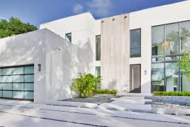 Floyd mayweather had a heavy security presence at a waffle house in atlanta hours before someone opened fire on his entourage. Floyd Mayweather Jr Buys Pricey Miami Beach Home With What He Considers Pocket Change Miami Houses Mayweather House Beach House