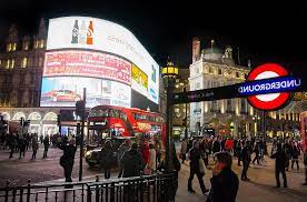 It's coming home euro 2020: Londino Tsirko Piccadilly Agglia Bretanoi Polh O Toyrismos Hnwmeno Basileio Kokkino Lewforeio London Swlhna Ypogeios Gemato Kosmo Pikist