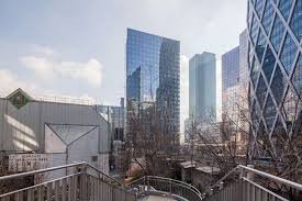 Vous y retrouverez tous les univers de la fnac : La Defense Des Fonds Grand Public S Emparent De La Tour Prisma