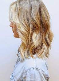 Gestufter Long Bob Leicht Gewellte Haare Schulterlange Haarschnitte Haarschnitt Coole Frisuren