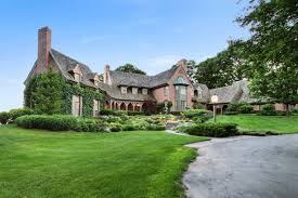 Welcome to lake erie vista condominiums in geneva on the lake, ohio's first summer resort on the shores of lake erie with private beach and indoor pool.hi, i am scott one of the original developers of lake erie vista condos. Wrigley Estate In Lake Geneva Sells For 11 25m Curbed Chicago