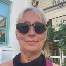 Fluo Party!!! 🧡💚💖 Décoration à l'occasion d'un 25e anniversaire sur le  thème fluo/années 90 🎉✨au Terra Nova de la Citadelle de Namur. Encore  merci à tous les prestataires pour la réussite de