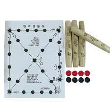 Amazon.com: Korean Board Game YUT Nori YUT Game Yoot Game Yutnori Set,  Korean Traditional Family Board Game : Toys & Games