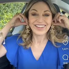 Doris Rainbow's Instagram, Twitter & Facebook