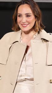 No. No ha vuelto el cristianismo. Ni lo místico. Ni está de moda el  catolicismo, salvo en una cosa: la estética. Ese supuesto “regreso” es lo  mismo que Tamara Falcó vestida de