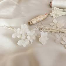 Questi tipi di abiti sono specificamente. Fiori In Tessuto Per Abiti Da Sposa Sposa E Cerimonia Luca Morando