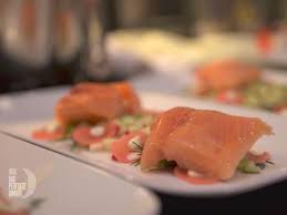 Lachs An Apfel Gurken Radieschen Salat Und Wasabi Gurken Eis Rezept Rezept Radieschen Salat Das Perfekte Dinner Perfektes Dinner Rezepte