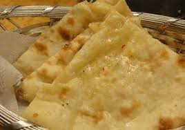 Sapukan permukaan roti dengan planta dan letak atas kuali leper seketika dan angkat. Resepi Roti Naan Berkeju Resepi Bonda