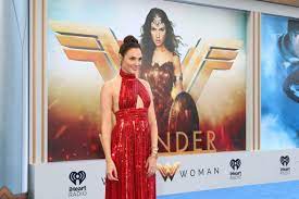 Her parents are irit, a teacher, and michael, an engineer. Gal Gadot So Kaputt Ist Wonder Woman Nach Harter Baby Nacht Brigitte De