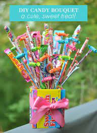 How To Make A Cute Candy Bouquet Candy Centerpiece Candy Bouquet Candy Bouquet Diy