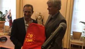 In 2004, he was the driver for kesaco phedo who also won the prix. Jean Michel Bazire Meilleur Driver De L Annee Sur Orange Videos