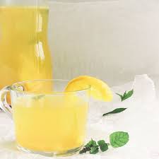 Comment Preparer Une Infusion Detox Curcuma Gingembre Citron En 2020 Curcuma Gingembre Gingembre Citron Boisson Detox Citron Gingembre