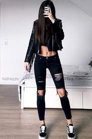 Wearing an all black outfit can sometimes be challenging. Woman All Black Outfits Woman Fashionoutfits Blackoutfit Fashiontrends Fashion Dressesforwomen Blackfash Edgy Outfits Cool Outfits Outfits With Leggings