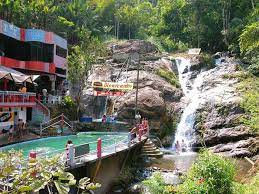 Aquí podrás darte el mejor baño de tu vida en las pozas de aguas templadas color turquesa creadas por las corrientes manantiales. Banos De Agua Santa Lugares Turisticos Lugares Turisticos Bienvenidos A Nuestro Primer Dia Conociendo El Canton Banos De Agua Santa Que Pertenece A La Provincia De Tungurahua En Ecuador