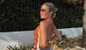 Lorraine cant stop kissing granddaughter Billie as the cute pair host  her show together