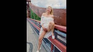 Hot MILF in Public Fingering an Orgasm on the Bridge over the Busy Highway  - Pornhub.com