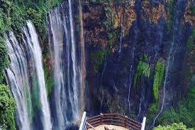 Terbang sendirian saja, bersama pasangan, bersama rekan. 9 Air Terjun Tertinggi Di Indonesia Panorama Alamnya Indah Banget