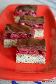 Pentru crema acestei prajituri cu mac si lamaie, galbenusurile se freaca 12. Prajitura Cu Mac Visine Si Ciocolata Lucky Cake