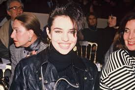Živila sa modelingom a stretla filmára jeana jacquesa. Betty Blue S Beatrice Dalle Is The Ultimate Femme Fatale British Gq